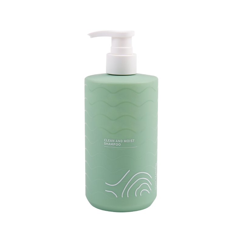 Vihreä muovinen puristimen shampoopullo